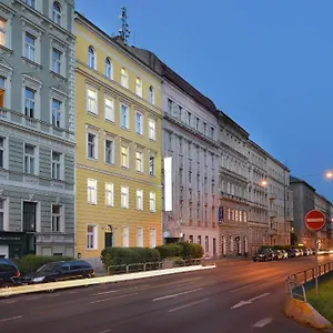 Season Three Stars 3* Praag